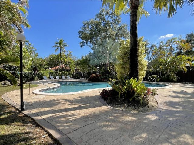 6904 N Kendall Dr F408, Pinecrest, FL 33156