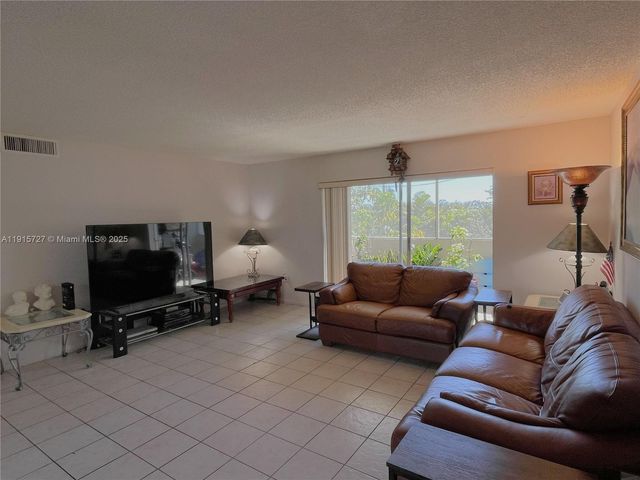 6904 N Kendall Dr F408, Pinecrest, FL 33156