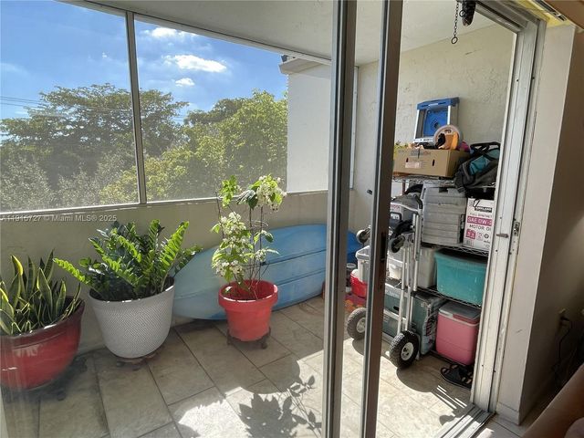 6904 N Kendall Dr F408, Pinecrest, FL 33156