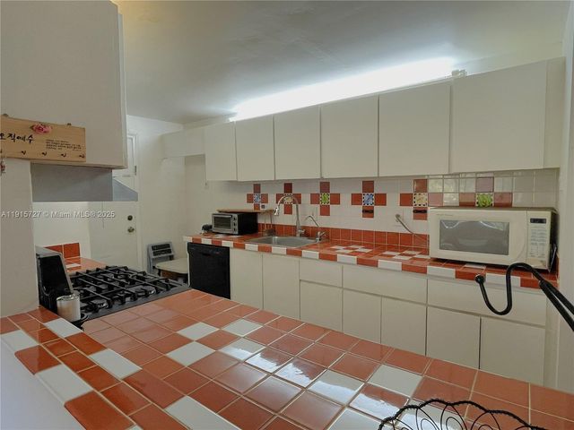 6904 N Kendall Dr F408, Pinecrest, FL 33156