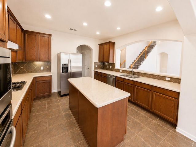 1918 Rustic Oak Lane, Richmond, TX 77469