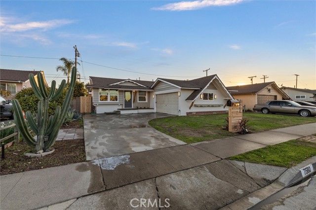 7560 El Escorial, Buena Park, CA 90620