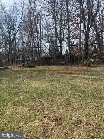 86 E RIVER DR, Willingboro, NJ 08046