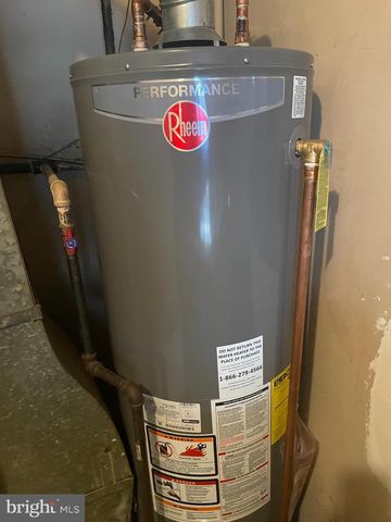 86 E RIVER DR, Willingboro, NJ 08046