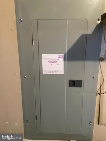 86 E RIVER DR, Willingboro, NJ 08046