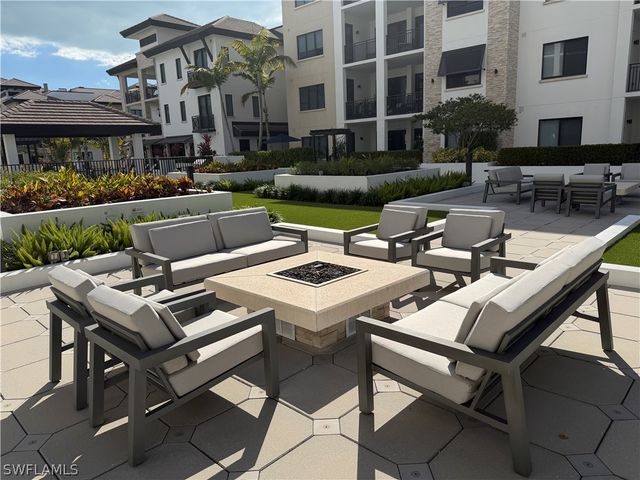 1135 3rd AVE S 403, Naples, FL 34102