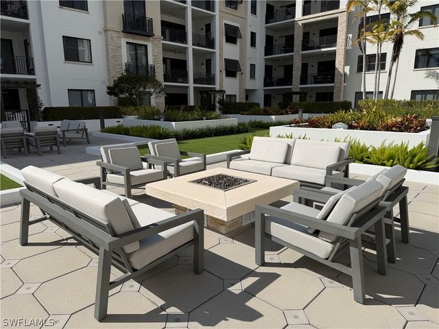 1135 3rd AVE S 403, Naples, FL 34102