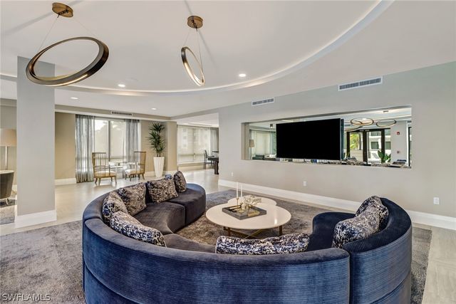 1135 3rd AVE S 403, Naples, FL 34102