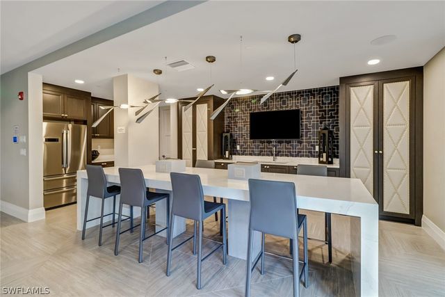 1135 3rd AVE S 403, Naples, FL 34102