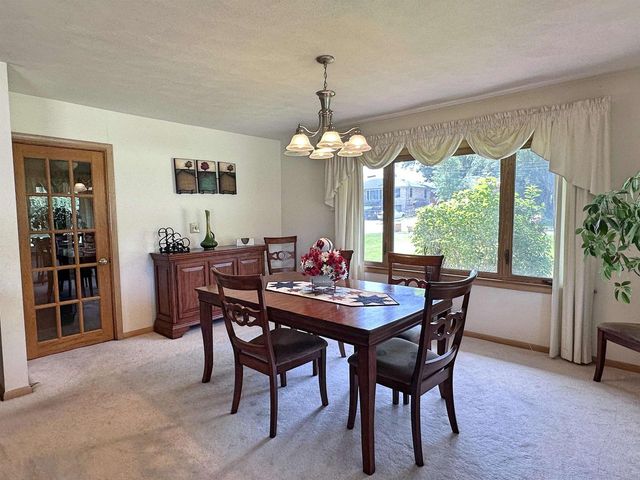 1331 S Crosby Avenue, Janesville, WI 53546