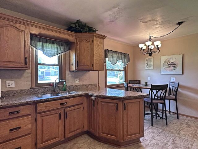 1331 S Crosby Avenue, Janesville, WI 53546