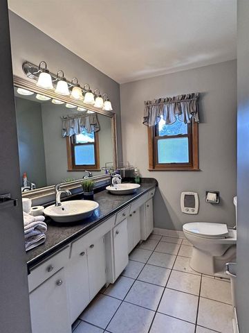 1331 S Crosby Avenue, Janesville, WI 53546