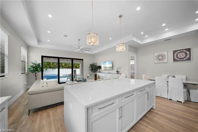 828 100th AVE N, Naples, FL 34108