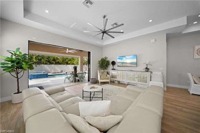 828 100th AVE N, Naples, FL 34108