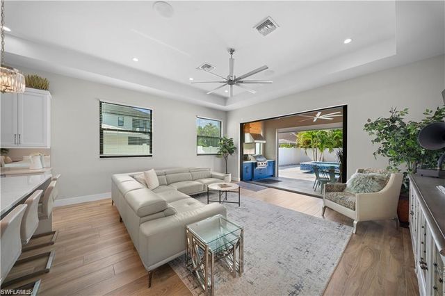 828 100th AVE N, Naples, FL 34108