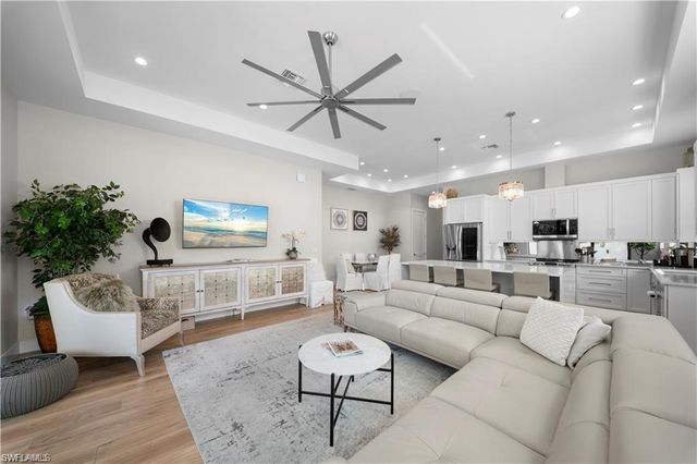 828 100th AVE N, Naples, FL 34108