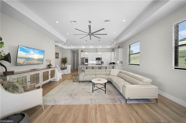 828 100th AVE N, Naples, FL 34108
