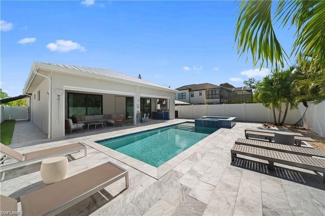 828 100th AVE N, Naples, FL 34108