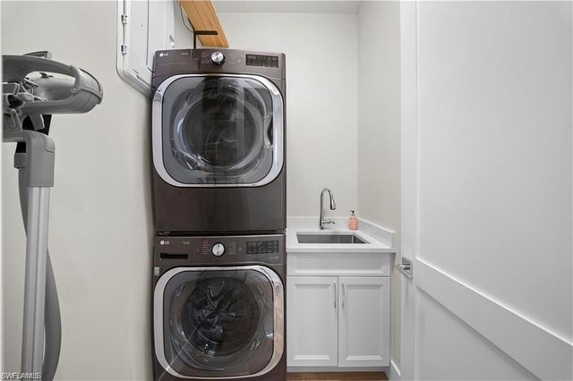 828 100th AVE N, Naples, FL 34108