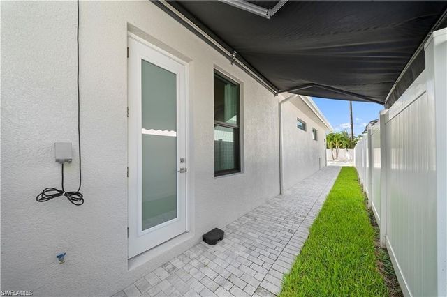 828 100th AVE N, Naples, FL 34108