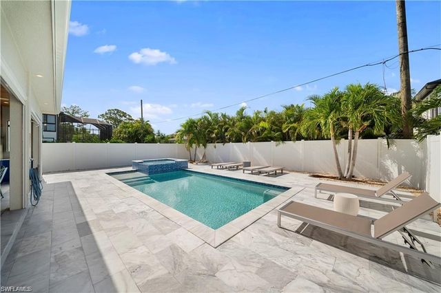 828 100th AVE N, Naples, FL 34108
