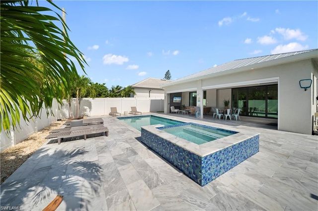 828 100th AVE N, Naples, FL 34108