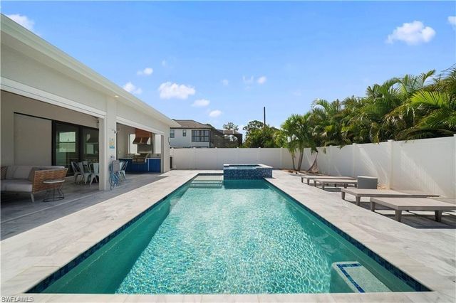828 100th AVE N, Naples, FL 34108