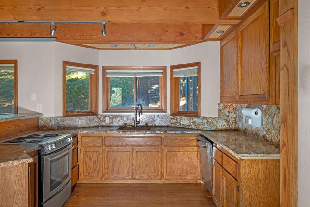 6770 Diamond Dr, Pollock Pines, CA 95726