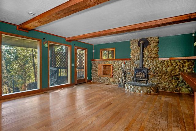 6770 Diamond Dr, Pollock Pines, CA 95726