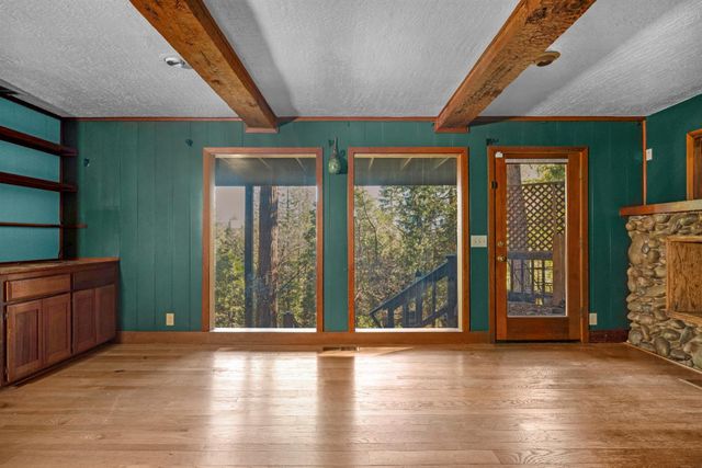 6770 Diamond Dr, Pollock Pines, CA 95726