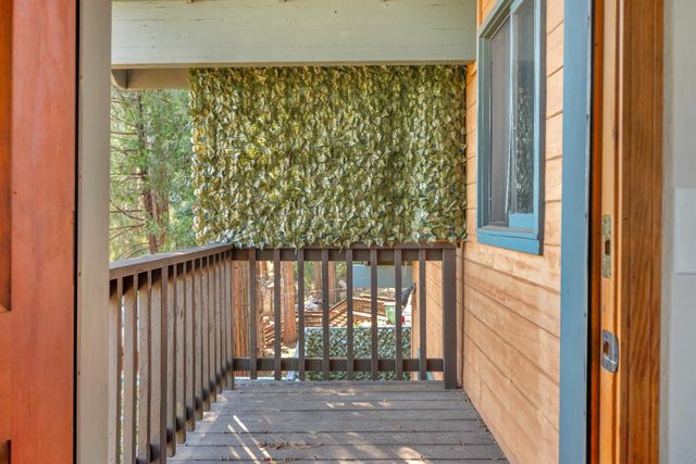 6770 Diamond Dr, Pollock Pines, CA 95726