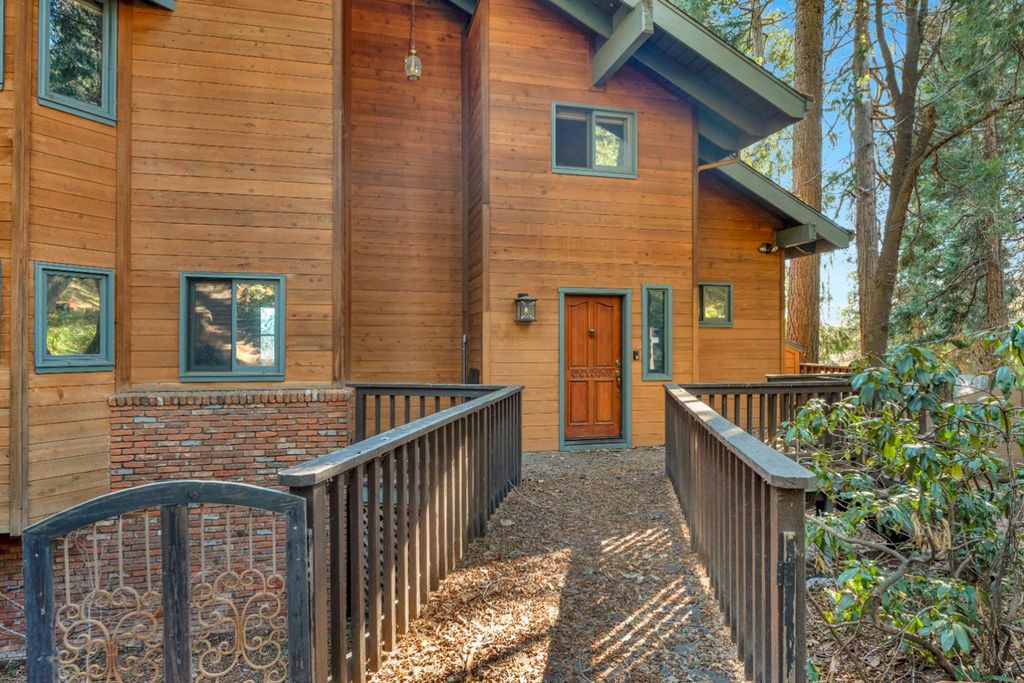 6770 Diamond Dr, Pollock Pines, CA 95726