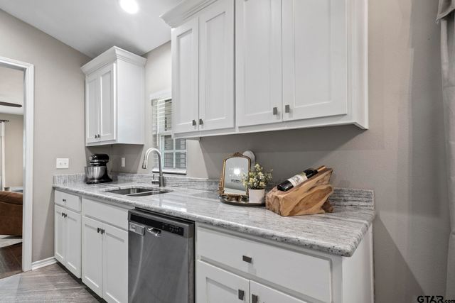 655 Daingerfield St, Pittsburg, TX 75686