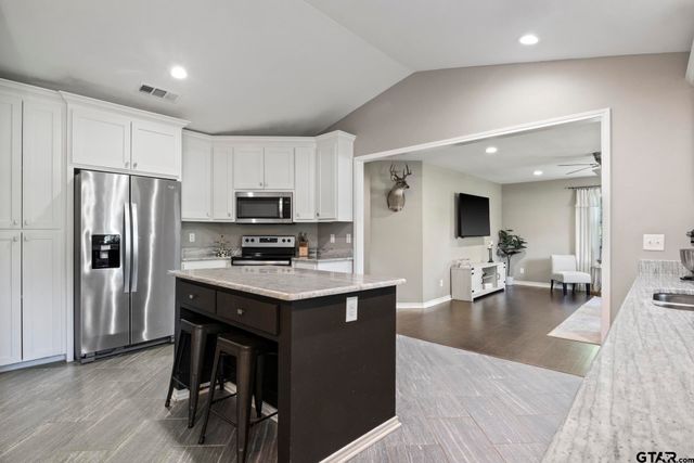 655 Daingerfield St, Pittsburg, TX 75686