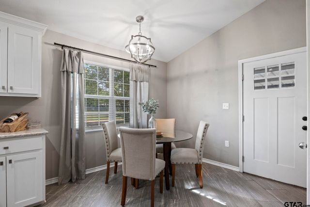 655 Daingerfield St, Pittsburg, TX 75686