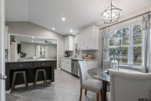 655 Daingerfield St, Pittsburg, TX 75686