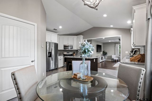 655 Daingerfield St, Pittsburg, TX 75686