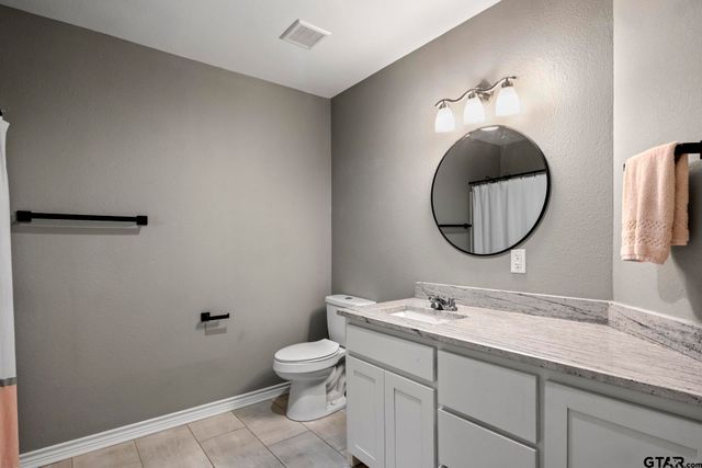 655 Daingerfield St, Pittsburg, TX 75686