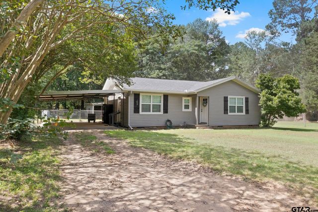 655 Daingerfield St, Pittsburg, TX 75686