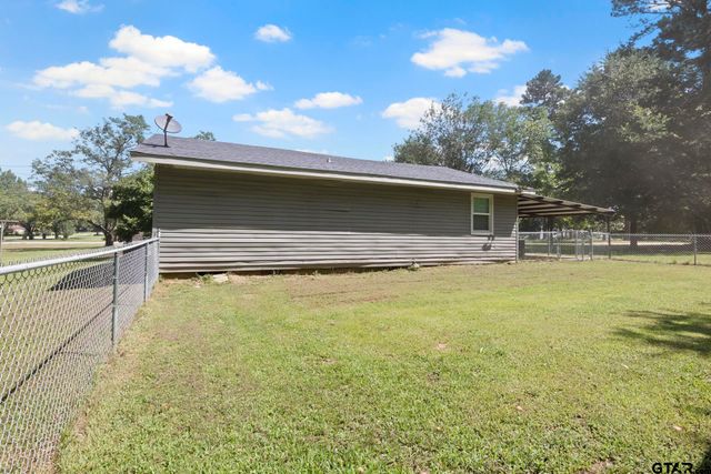 655 Daingerfield St, Pittsburg, TX 75686