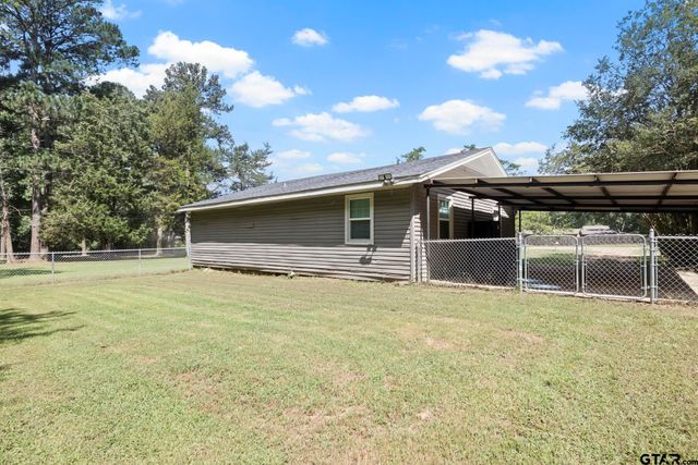 655 Daingerfield St, Pittsburg, TX 75686