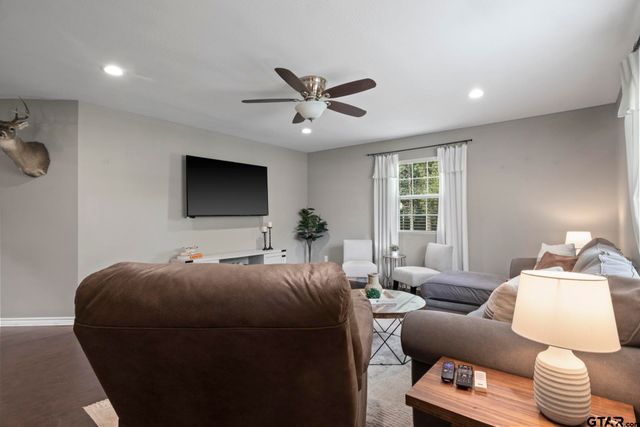 655 Daingerfield St, Pittsburg, TX 75686