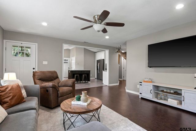 655 Daingerfield St, Pittsburg, TX 75686