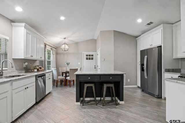 655 Daingerfield St, Pittsburg, TX 75686