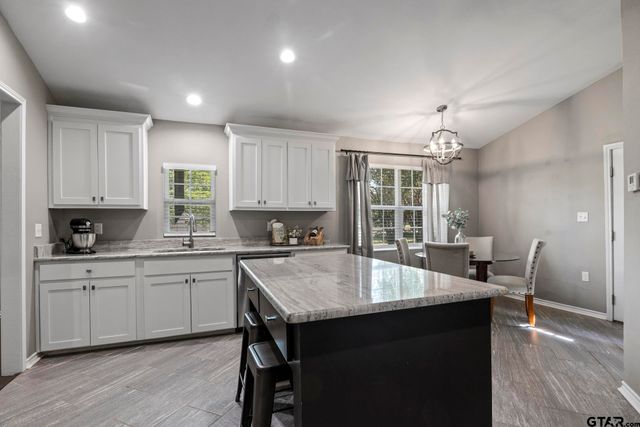 655 Daingerfield St, Pittsburg, TX 75686