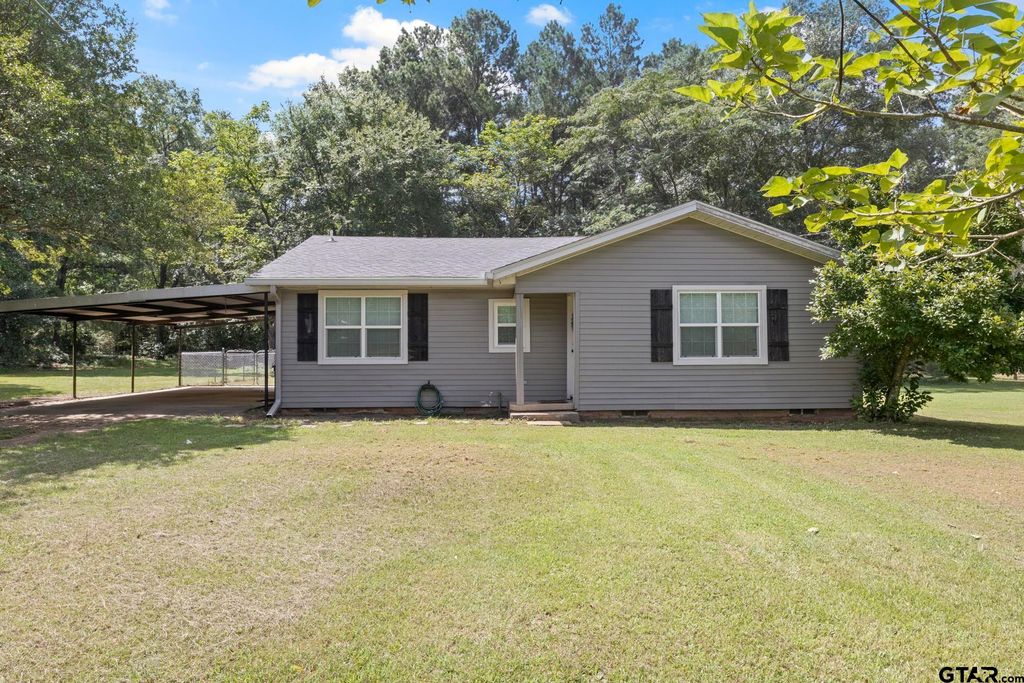 655 Daingerfield St, Pittsburg, TX 75686