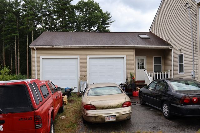 117 Charlton St, Oxford, MA 01540