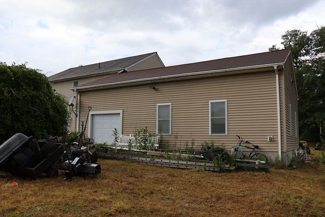 117 Charlton St, Oxford, MA 01540