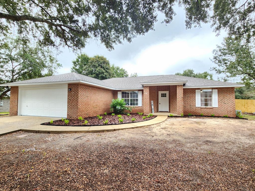 7271 Mossy Oaks Drive, Navarre, FL 32566