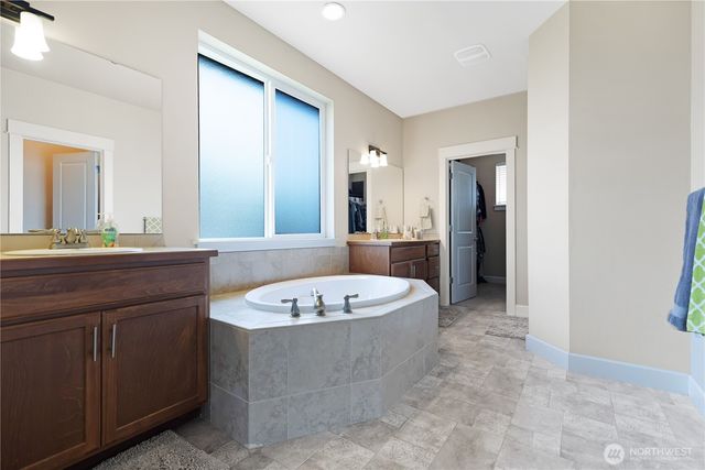3806 Cameron Dr NE, Lacey, WA 98516